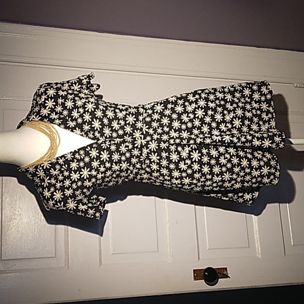DIVIDCD Mini summer dress floral (daisy), Vneck, short sleeve Mid thigh sz:Xs